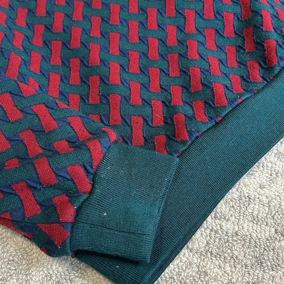 Woman’s Red and Green vintage Sweater Large - Picture 3 of 5